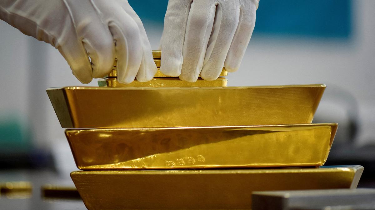 Gold slips ₹125 to ₹1,12,430/10 g in futures trade as investors eye U.S. inflation data